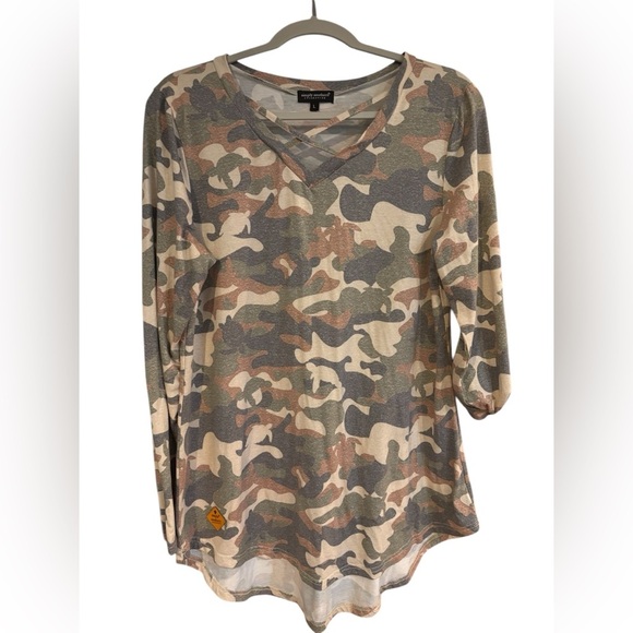 Simply Southern Camo Tunic with Sequin Patchwork Elbow NWOT - Picture 1 of 3